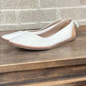 Ugg Beige Canvas Tan Mesa Tassle Flat Shoes Size 9.5